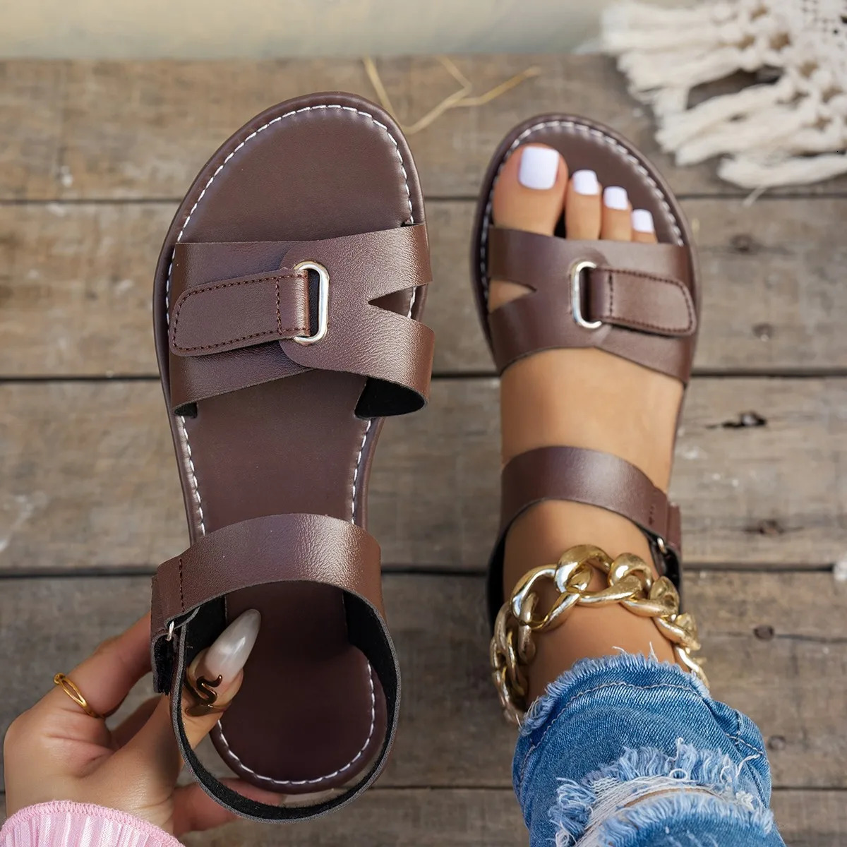2026 Women Summer Flat Sandals Fashion Metal Buckle Strap Zapatos De Muje Open Toe Casual Beach Roman Shoes for Ladies 260427