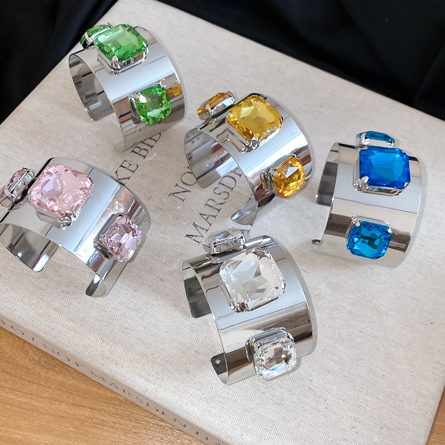2026 New European and American Style Metal Diamond Inlaid Square Open Bracelet with Exaggerated Design, Unique Fashionable Women's Jewelry - view 3