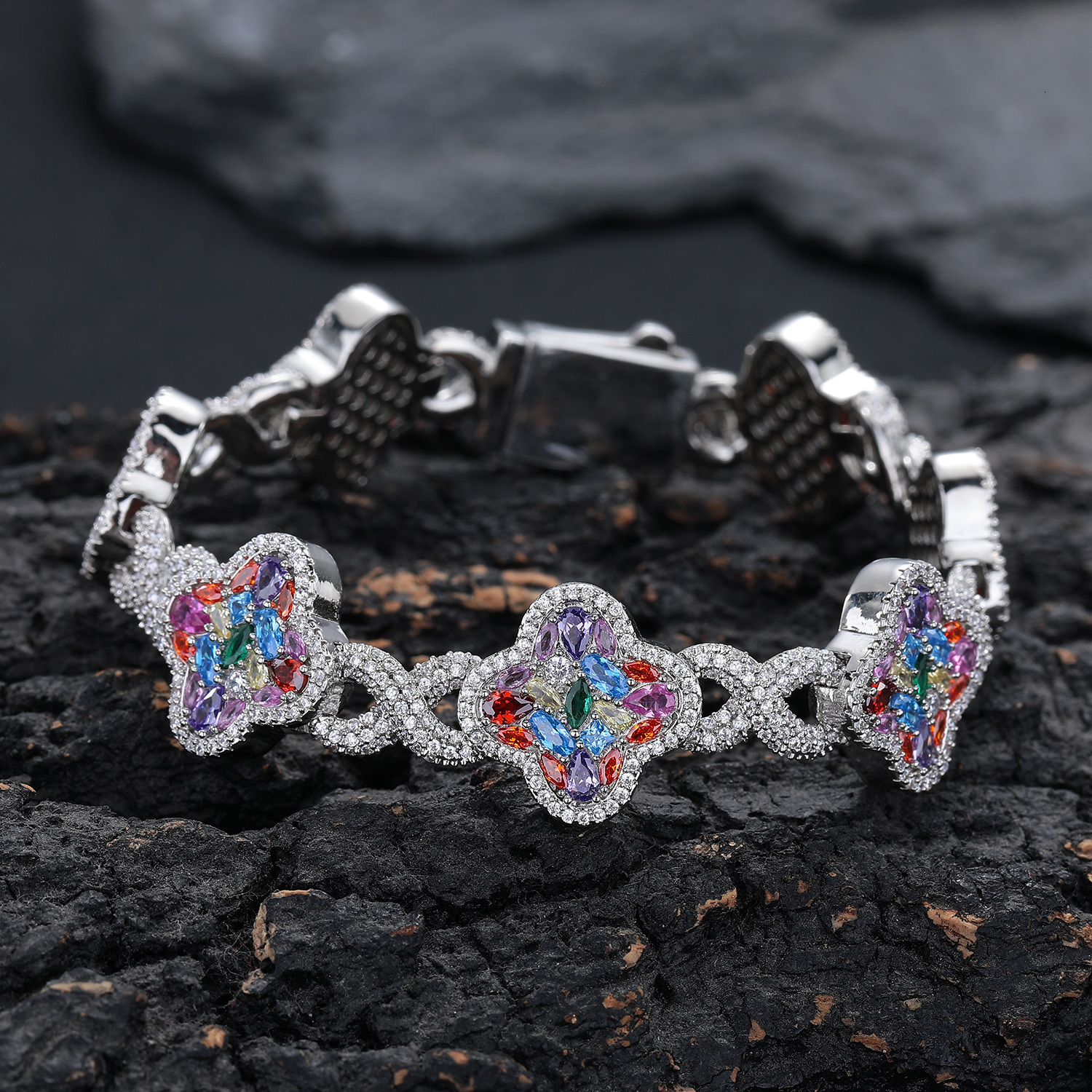Luxury Brand Designer Womens 2026 New Clover Shape Colorful Full Paved Rhinestone Bracelet Sweet Style Crystal Jewelry Daily Wear Chic Stylish Modern 