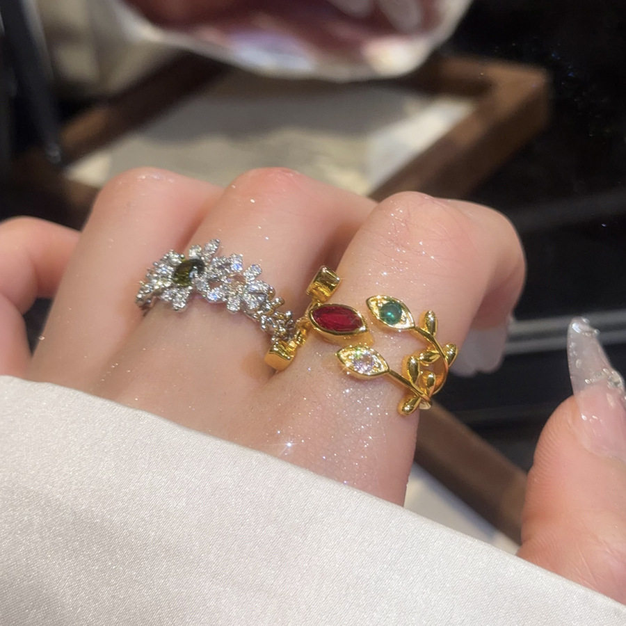 Exquisite ultra-shiny zircon flower fashion open elegant palace-style index finger ring, light luxury high-end jewelry for women - view 4