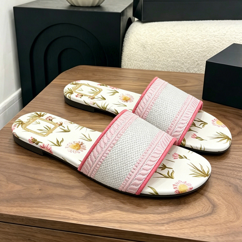 Designer Slide Pool Slides Black Embroidery Sandal Flat Slipper High-quality Lady Platform Mule Summer Beach Women Size 35-41