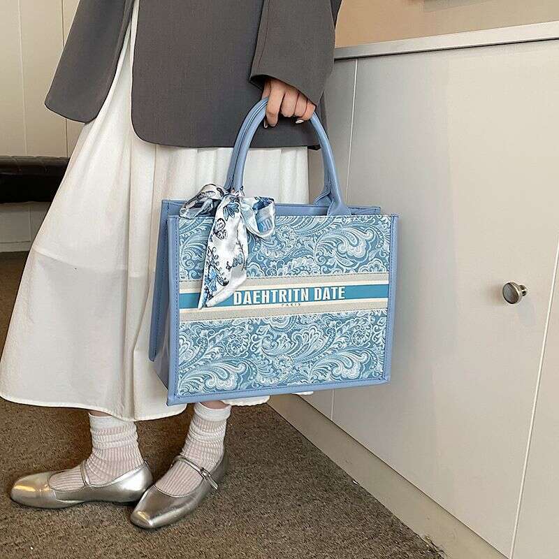 Exquisite Tote With Hard Bottom, 3D Handbag For Women, 2025 New Underarm Shoulder Bag, Commuter College Student Lunch Box Bag