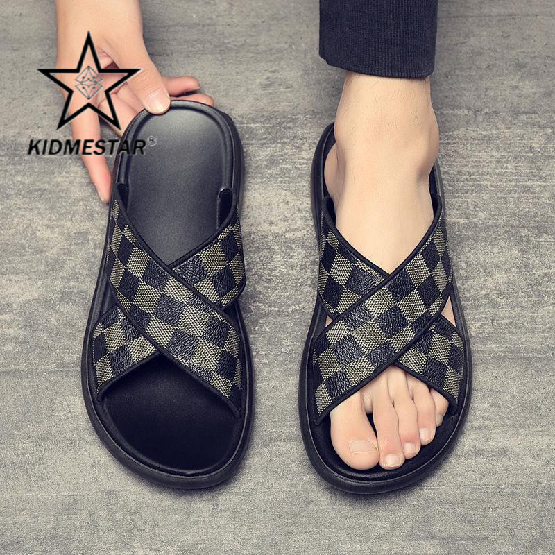Luxurious Summer Men's New Outdoor Casual Beach Slippers 2026 Designer Style High-end Men's Sandals Thick Sole Breathable Anti-slip Lightwei