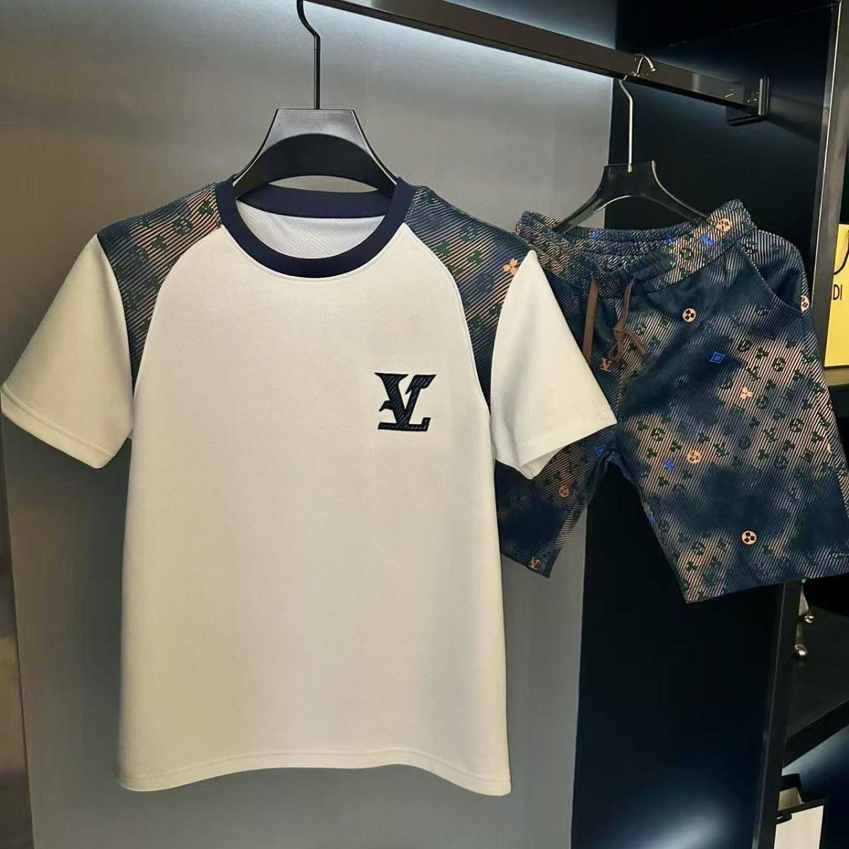 Summer Men's New Designer T-shirt Trendy Versatile Shorts Slimming Fashion Set Light Luxury Senior Men's Casual Daily Wear
