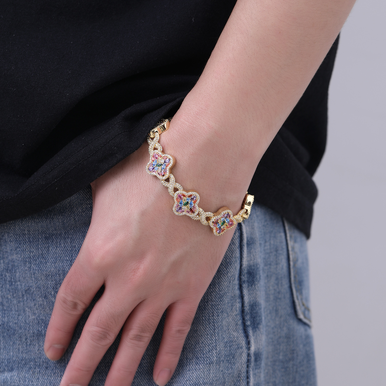 Luxury Brand Designer Womens 2026 New Clover Shape Colorful Full Paved Rhinestone Bracelet Sweet Style Crystal Jewelry Daily Wear Chic Stylish Modern 