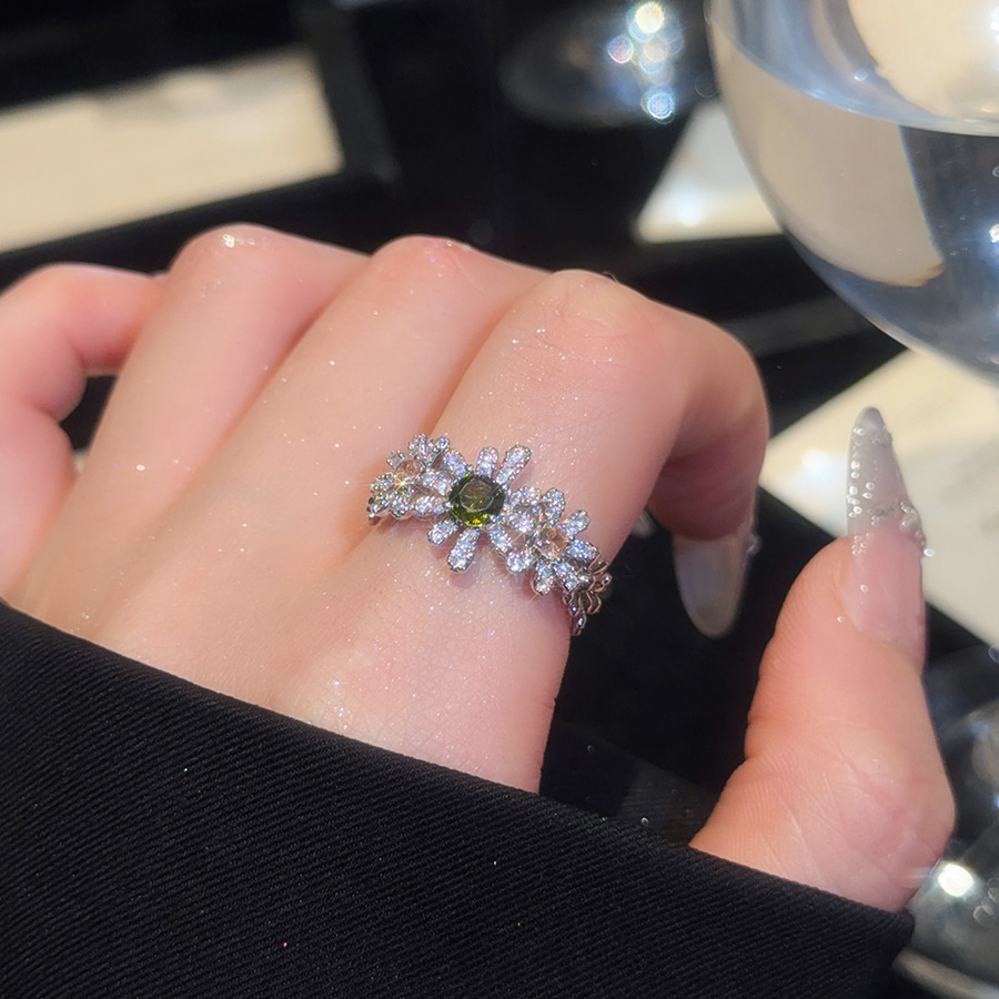 Exquisite ultra-shiny zircon flower fashion open elegant palace-style index finger ring, light luxury high-end jewelry for women - view 6