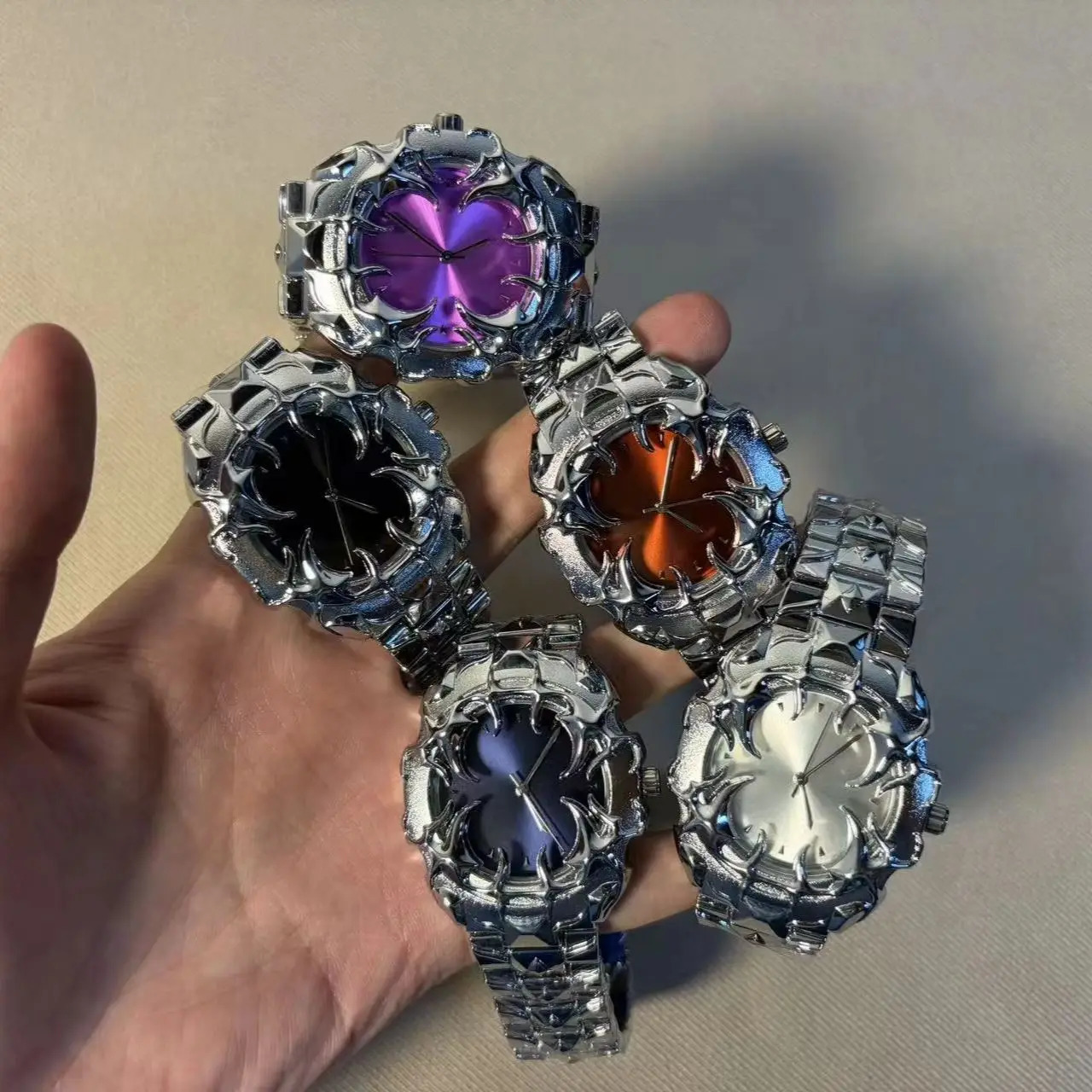DENVOSI Y2K Gothic Claw Shaped Quartz Watch with Detachable and Replaced Dial Fashionable Street Accessory 260427