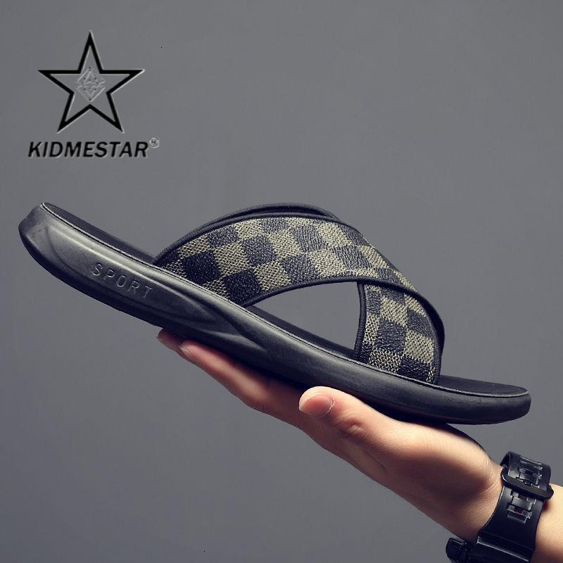 Luxurious Summer Men's New Outdoor Casual Beach Slippers 2026 Designer Style High-end Men's Sandals Thick Sole Breathable Anti-slip Lightwei
