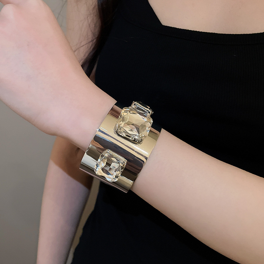 2026 New European and American Style Metal Diamond Inlaid Square Open Bracelet with Exaggerated Design, Unique Fashionable Women's Jewelry - view 8