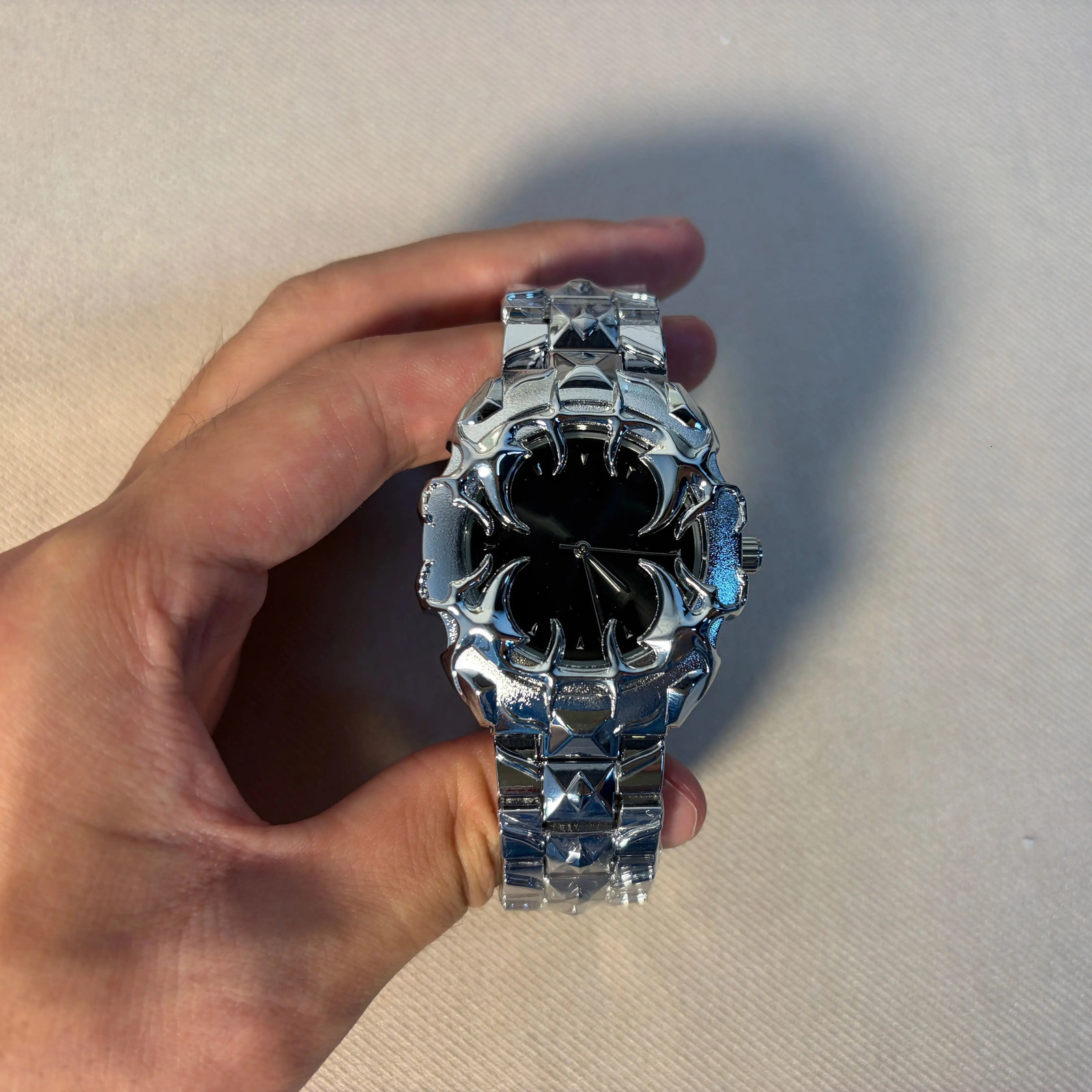 DENVOSI Y2K Gothic Claw Shaped Quartz Watch with Detachable and Replaced Dial Fashionable Street Accessory 260427