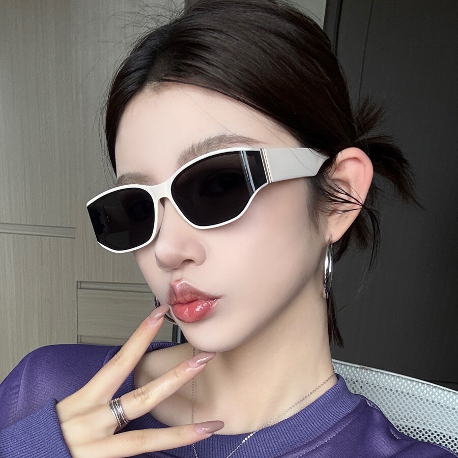 Luxury Brand Designer Womens 2026 New European Retro Cat Eye Sunglasses UV Protection Curved Frame Casual Daily Wear Chic Stylish Modern Trendy Fashionable