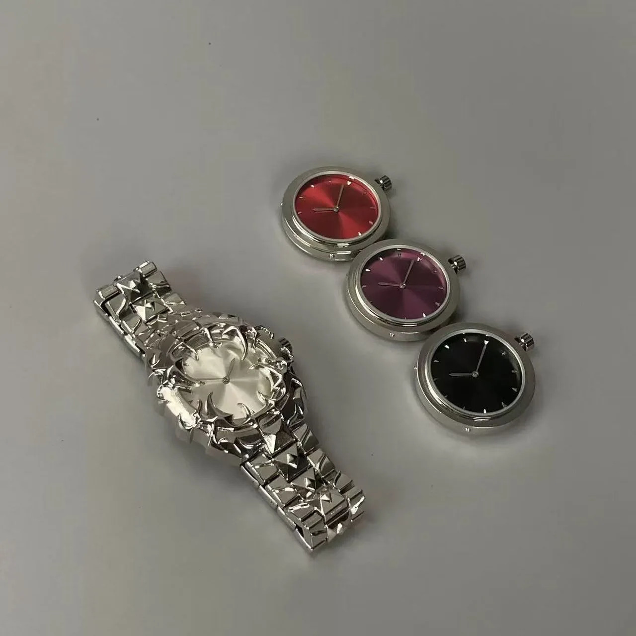 DENVOSI Y2K Gothic Claw Shaped Quartz Watch with Detachable and Replaced Dial Fashionable Street Accessory 260427