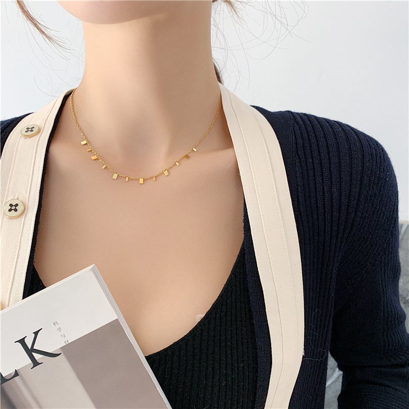 Designer Light Luxury New Water Drop Titanium Steel Necklace for Women, Niche Design Sense Collarbone Chain, New 18K Gold Accessories Sweater Chain