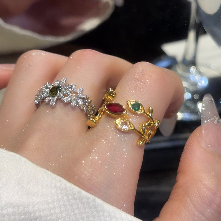 Exquisite ultra-shiny zircon flower fashion open elegant palace-style index finger ring, light luxury high-end jewelry for women - view 3