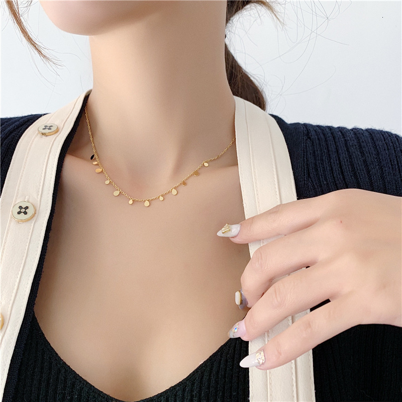 Designer Light Luxury New Water Drop Titanium Steel Necklace for Women, Niche Design Sense Collarbone Chain, New 18K Gold Accessories Sweater Chain