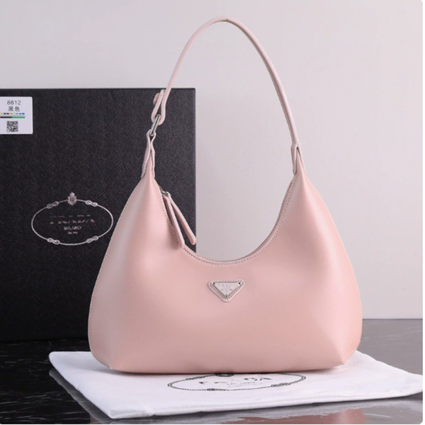 Exquisite and fashionable armpit bag womens new style stylish and versatile solid color bright surface shoulder bag high texture trendy crossbody bag m30126