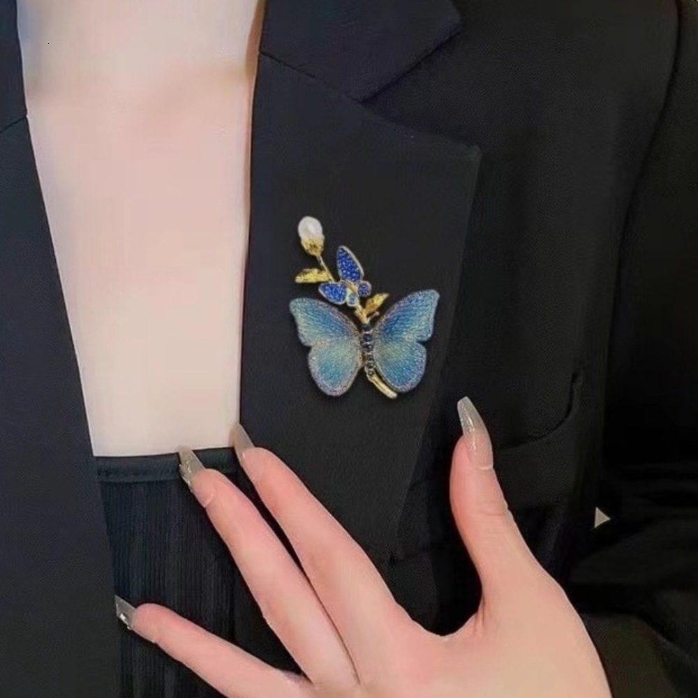 Women Jewerlry Designer New Chinese Retro Blue Butterfly Brooch with Faux Pearl Pin for Women High-end Elegant Fashion Brooch for Suit Wedding Party A