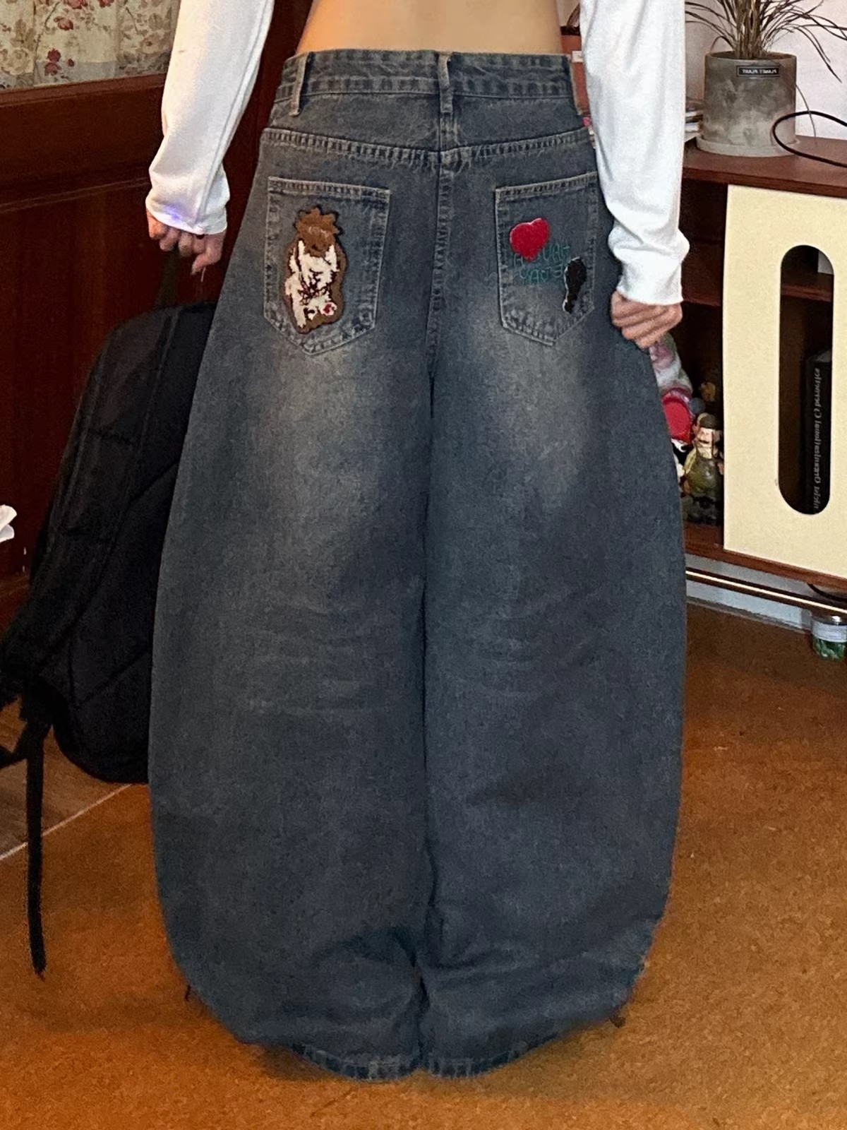 Women's Jeans Retro American Cartoon Floing Embroidery Men Women Cleanfit Waed Loose Wide Leg Pants Couples Casual Fit