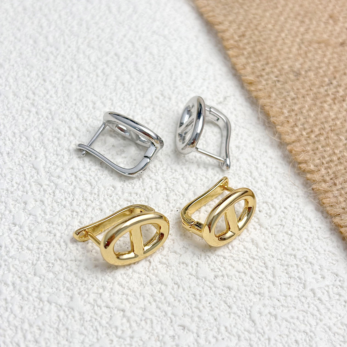 designer necklace jewelry Unique HollowedOut Minimalist Earrings GoldPlated Copper Niche HighEnd Style Stud Earrings for Women High quality accessorie