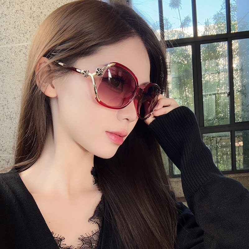 Luxury Brand Designer Fashion Accessories European And American Classic Sunglasses For Women Ins Street Style 2026 New Premium Metal Retro Sun Glasses