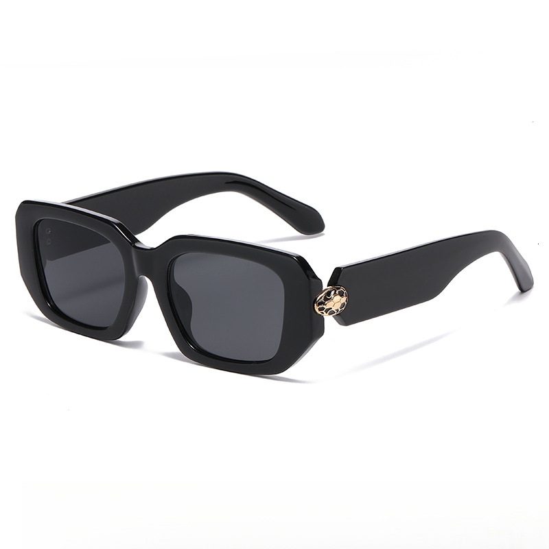 2026 New Designer Luxury Women's Sunglasses Fashion Brand Elegant Accessories Anti Glare Beach Travel Casual Sun Glasses Wholesale