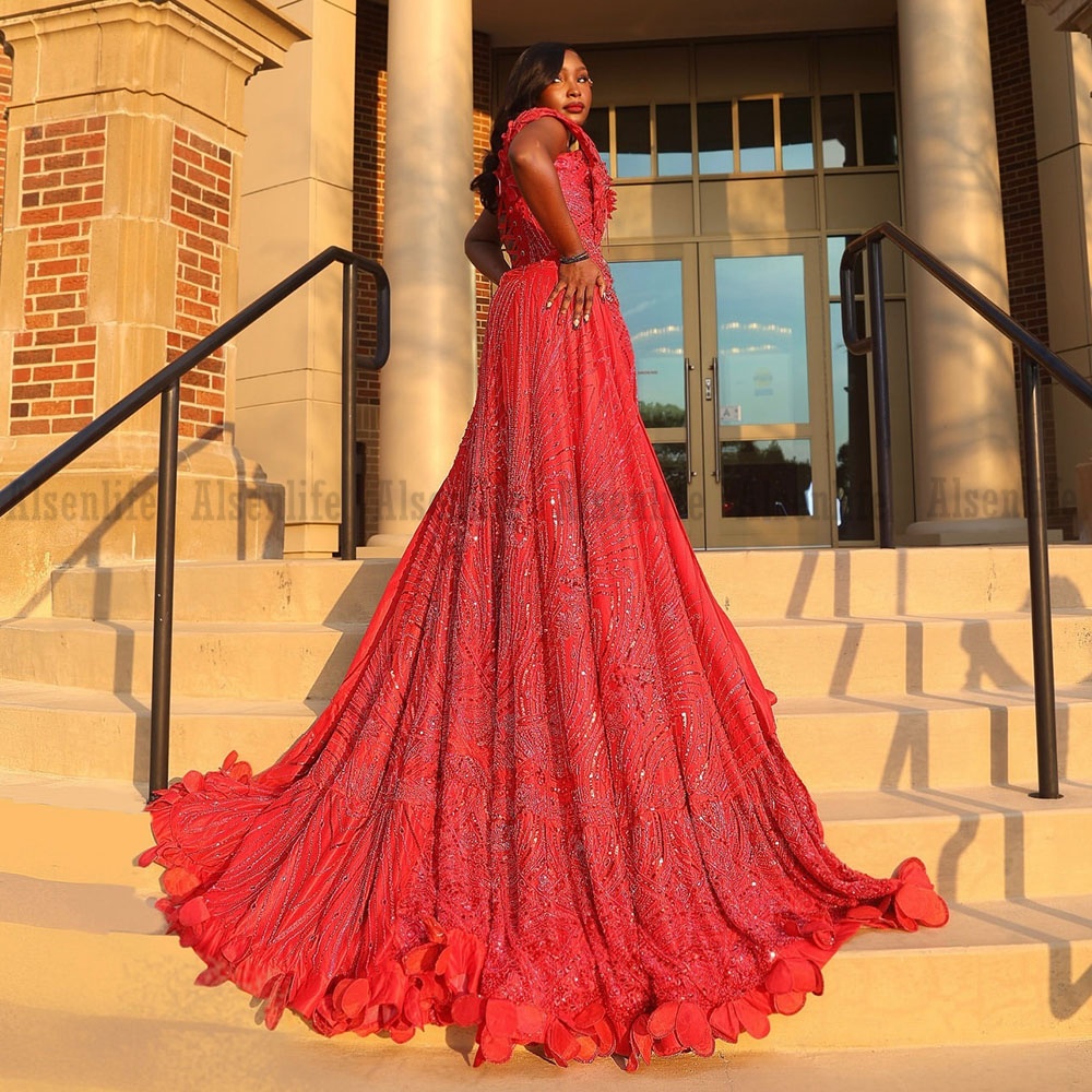 Glitter Red Prom Dresses With Train 2026 Black Girls Beading Formal Party Crystals Sequins Evening Party Gowns