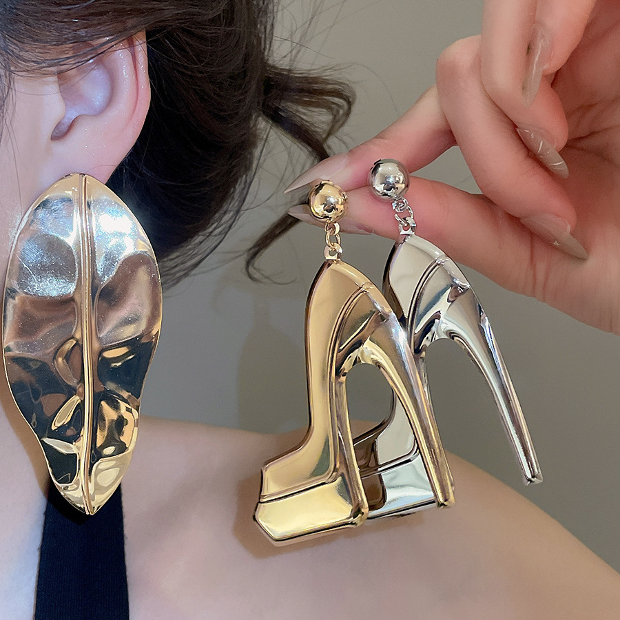 Exaggerated European American style silver needle irregular geometric metal shiny stud earrings, 2026 new model, unique and stylish earrings - view 3