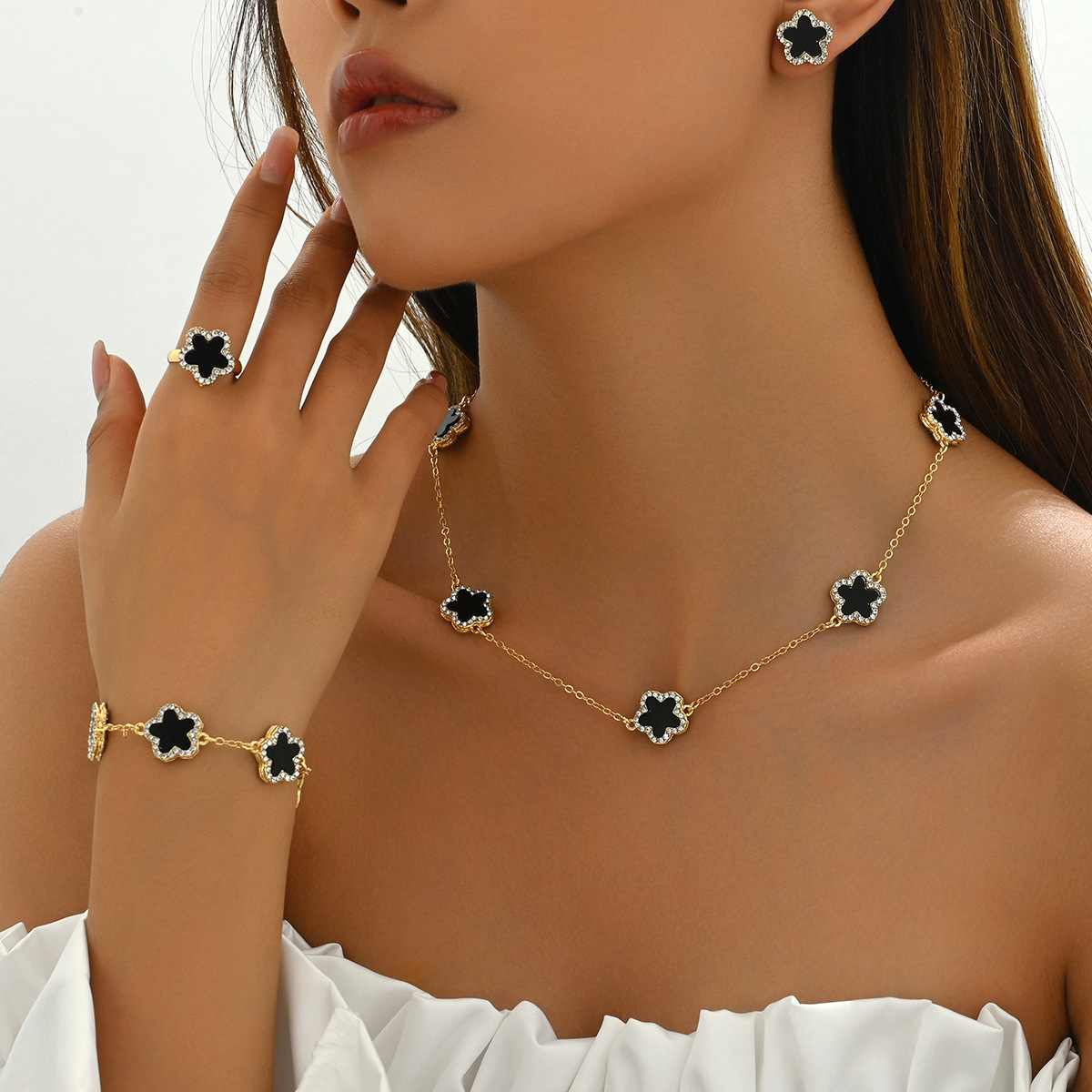 designer necklace jewelry Hotselling women bracelet jewelry set with floral diamond design necklace earrings versatile niche ring High quality accesso