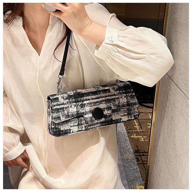 MACK JHOSEL High-End Velvet Baguette 2026 Spring Autumn Winter New Vintage Embossed Underarm Bag Wholesale dh4300051