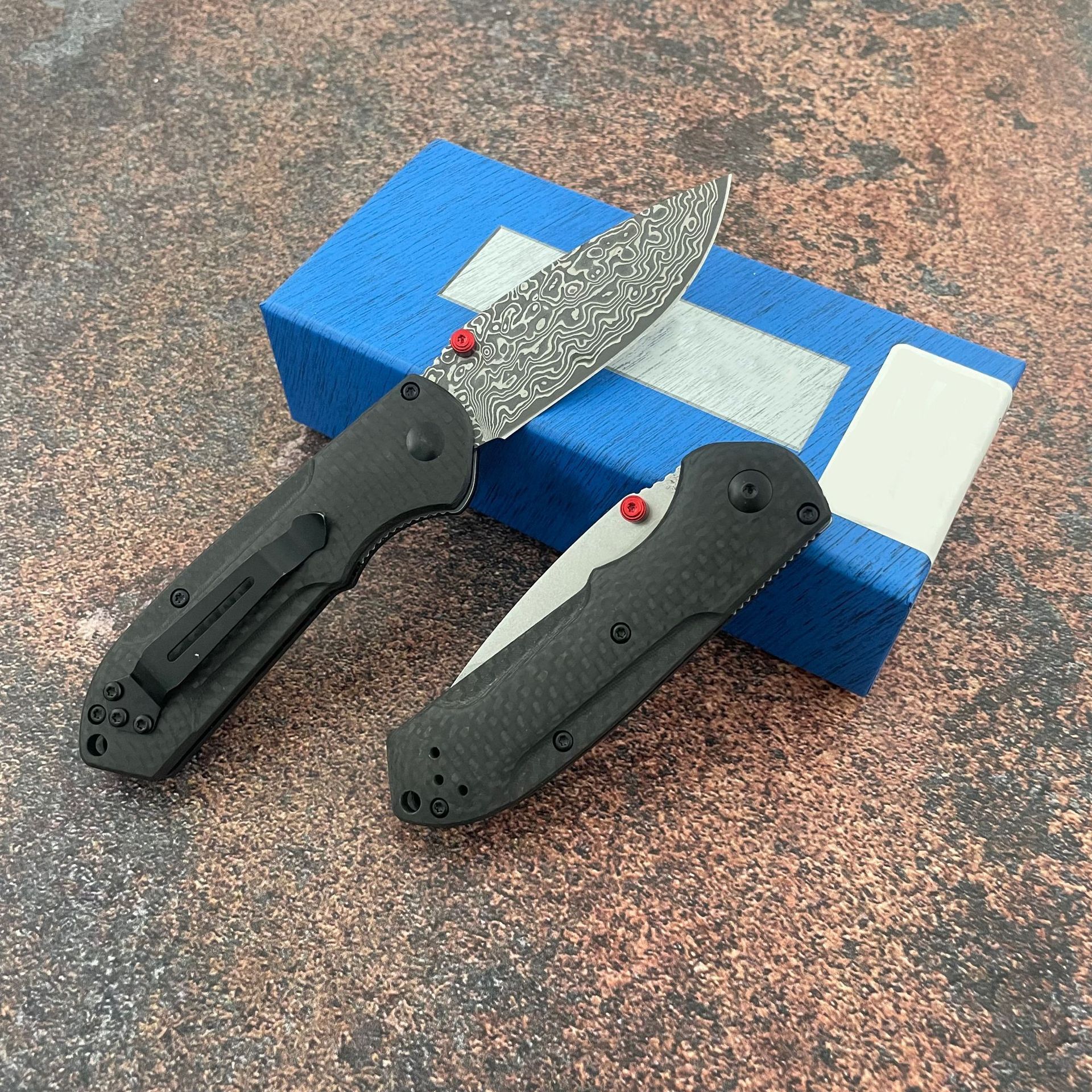 BM565 Mini Freek Outdoor Folding Knife D2 Blade Carbon Fiber Handle Pocket Clip Reversible Ambidextrous Carry-Ready Knives