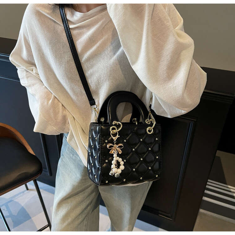 Korean-Style Elegant Design Handbag For Women, Spring New Model, High-Quality Stylish Single-Shoulder Crossbody Bag - view 9