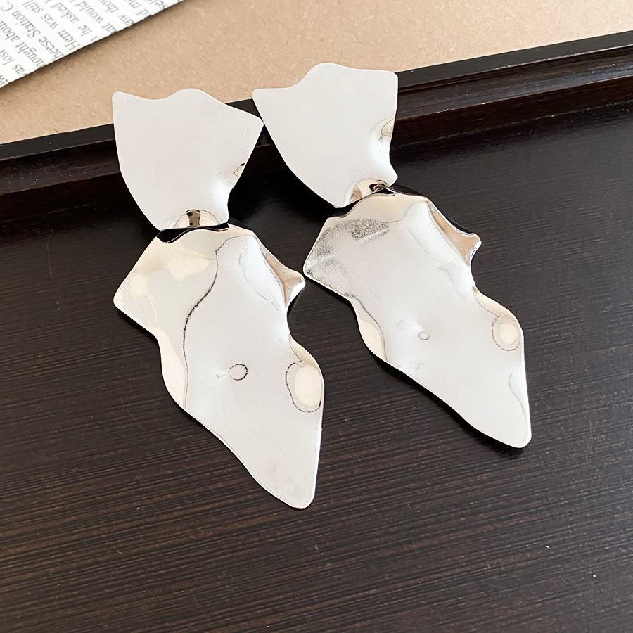 Exaggerated European American style silver needle irregular geometric metal shiny stud earrings, 2026 new model, unique and stylish earrings - view 9