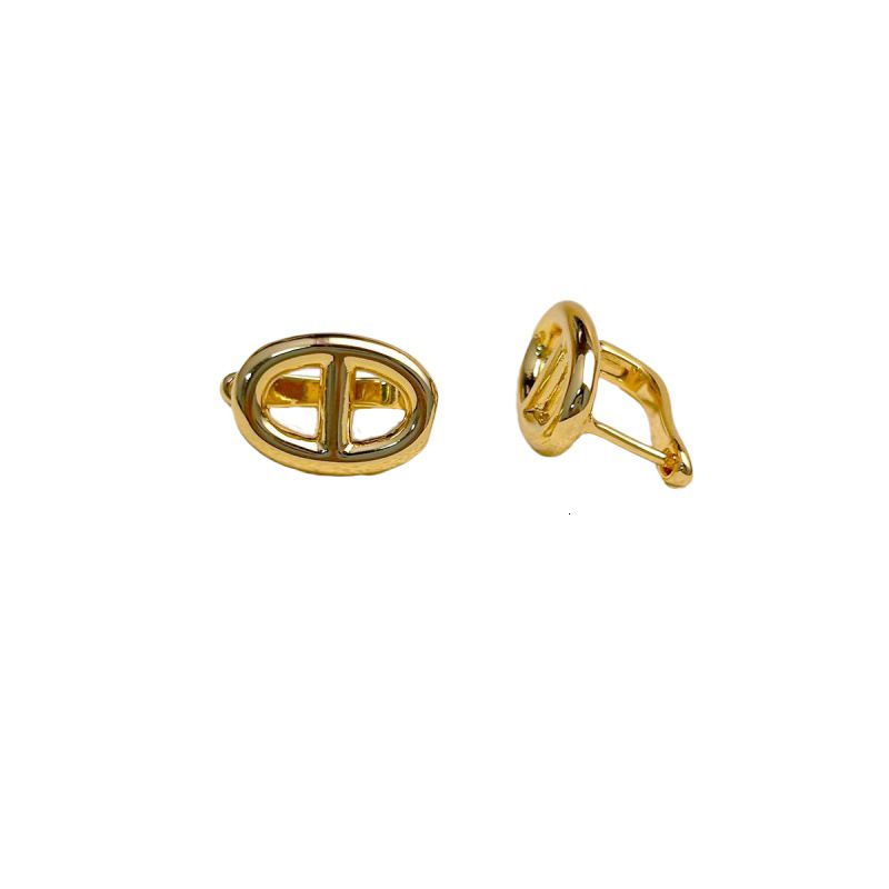 designer necklace jewelry Unique HollowedOut Minimalist Earrings GoldPlated Copper Niche HighEnd Style Stud Earrings for Women High quality accessorie