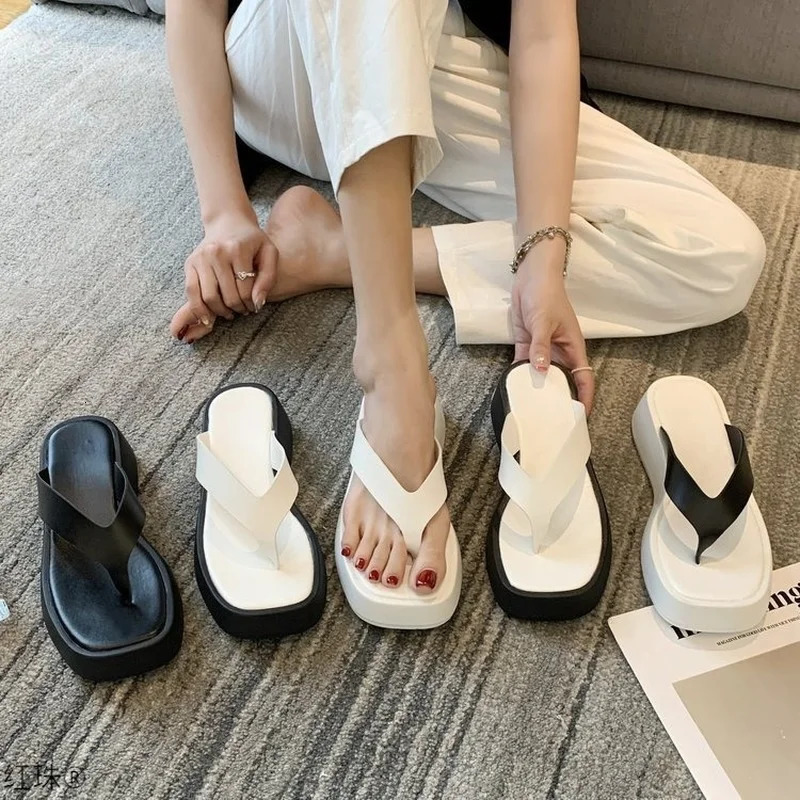 Spring Summer Flip-toe Thick-soled Platform Shoes Flip-flops Flat Bottom Sandals Women Summer Slipper 260428