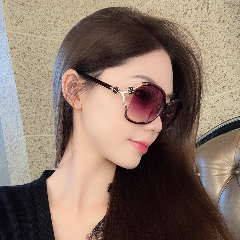 Luxury Brand Designer Fashion Accessories European And American Classic Sunglasses For Women Ins Street Style 2026 New Premium Metal Retro Sun Glasses