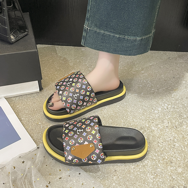 2026 Summer New Velcro Designer Slippers Thick Bottom Outdoor Home Anti slip Printed Letter Sandals for Women
