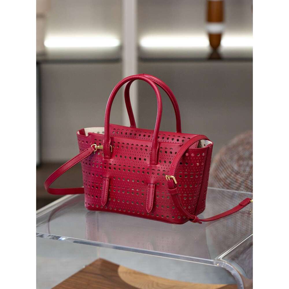 French Hollow Out Calfskin Handbag, Light Luxury Niche Designer Bag, Summer New Linen Velvet Handle Hand Stitched Gold Hardware Purse SENYY