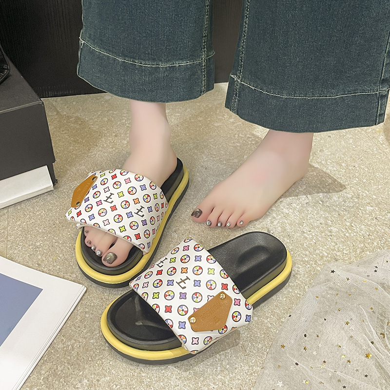 2026 Summer New Velcro Designer Slippers Thick Bottom Outdoor Home Anti slip Printed Letter Sandals for Women