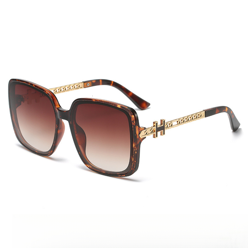 2026 Luxury Brand Designer Women's Sunglasses New Style High Level Accessories UV Isolation Big Head Friendly Slim Eyeglasses Wholesale