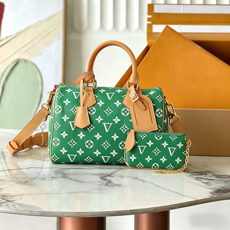 Luxury Pillow Bag 30CM tote high quality leather paired with removable chain New winter 2026 collection shoulder bag luxury handbag