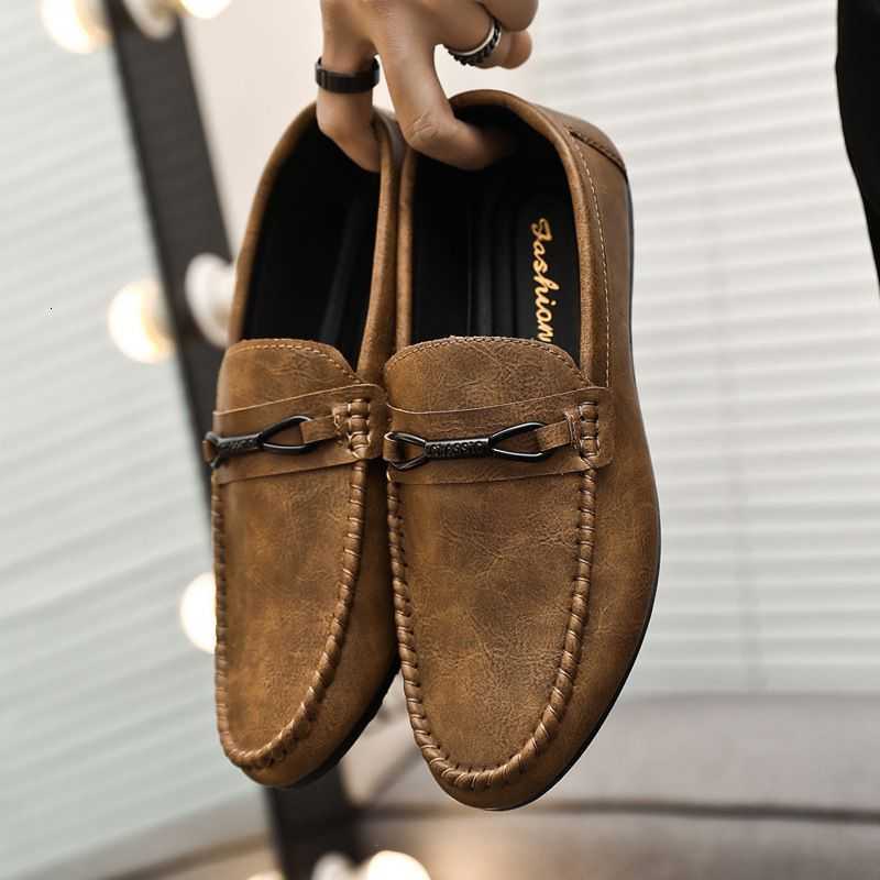 Luxury Soft Flats Genuine Leather Shoes Men Round Toe Moccasin Loafers Mens Casual Shoes High Quality Footwear Designer Shoes X260428