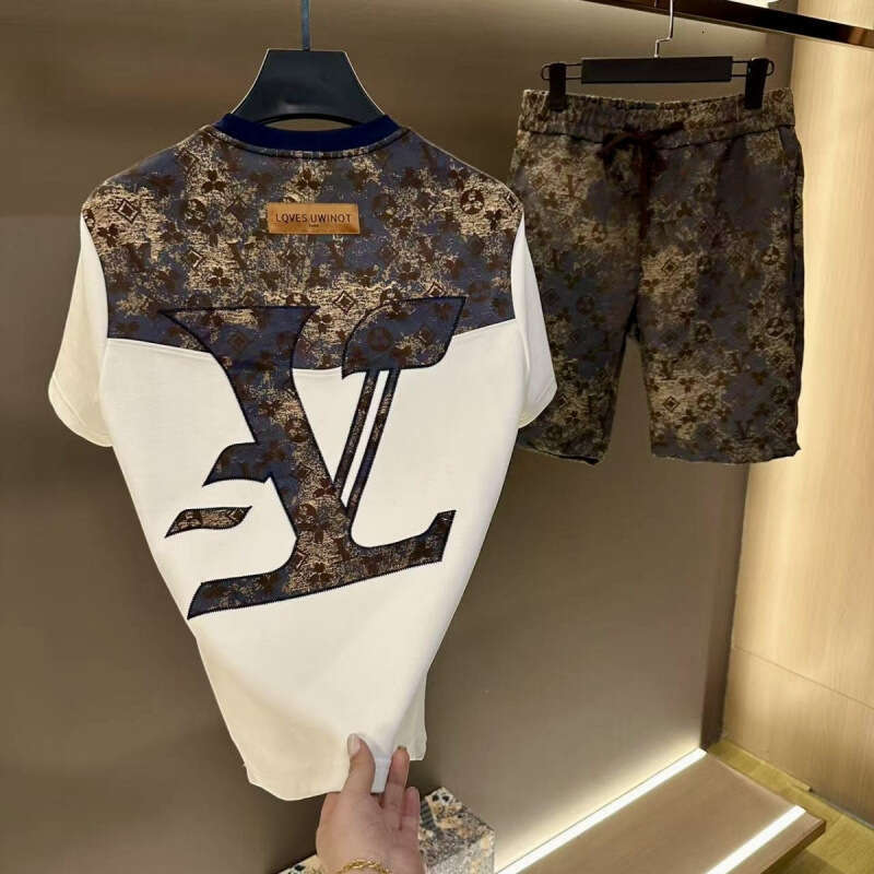 Men's Round 2026 Neck Trendy Light Luxury Design Short Sleeve T-Shirt Cool Top Versatile Style Loose High-End