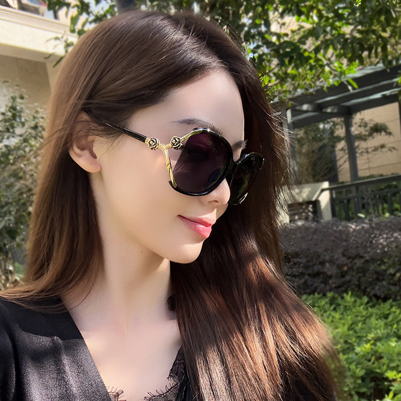 Luxury Brand Designer Fashion Accessories European And American Classic Sunglasses For Women Ins Street Style 2026 New Premium Metal Retro Sun Glasses