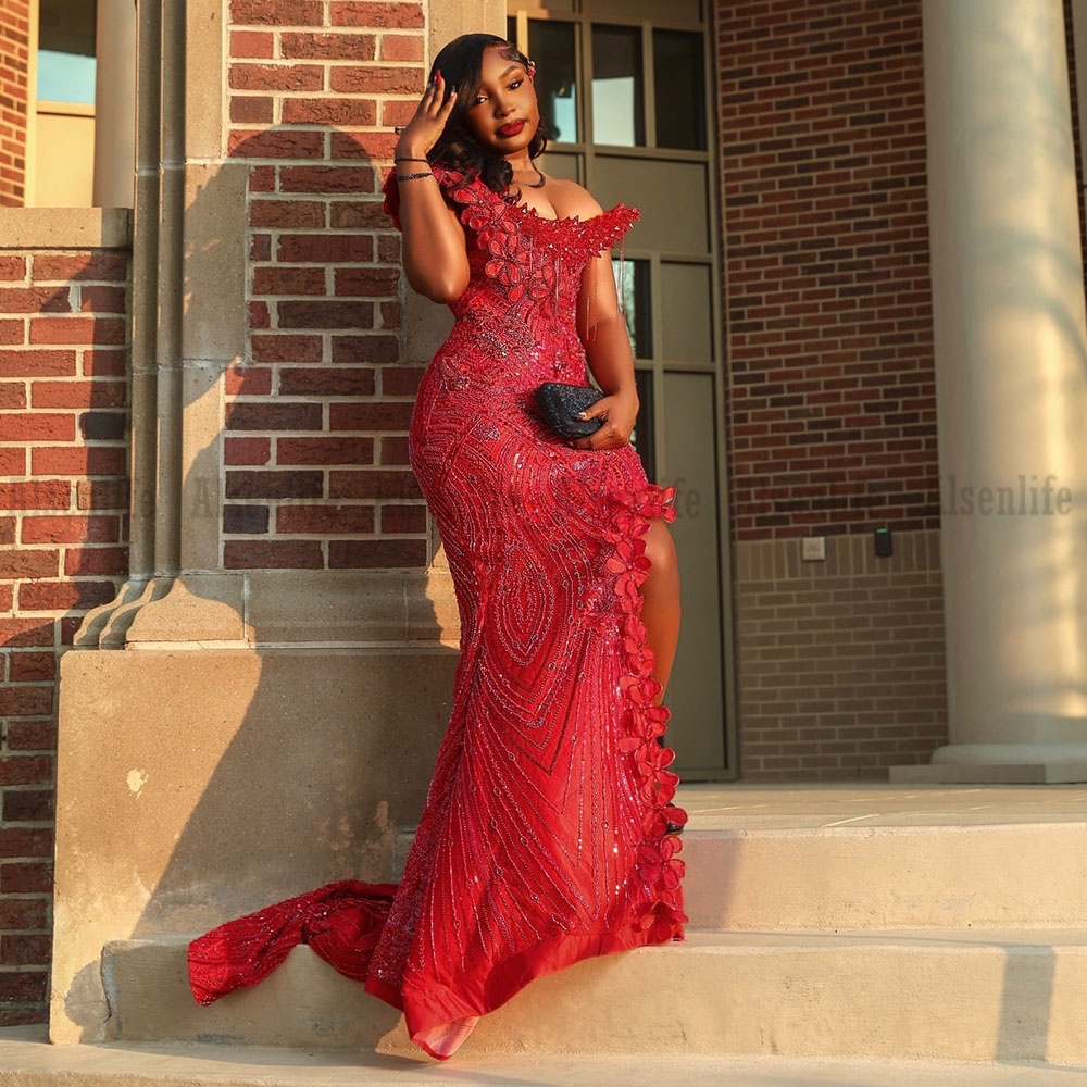 Glitter Red Prom Dresses With Train 2026 Black Girls Beading Formal Party Crystals Sequins Evening Party Gowns