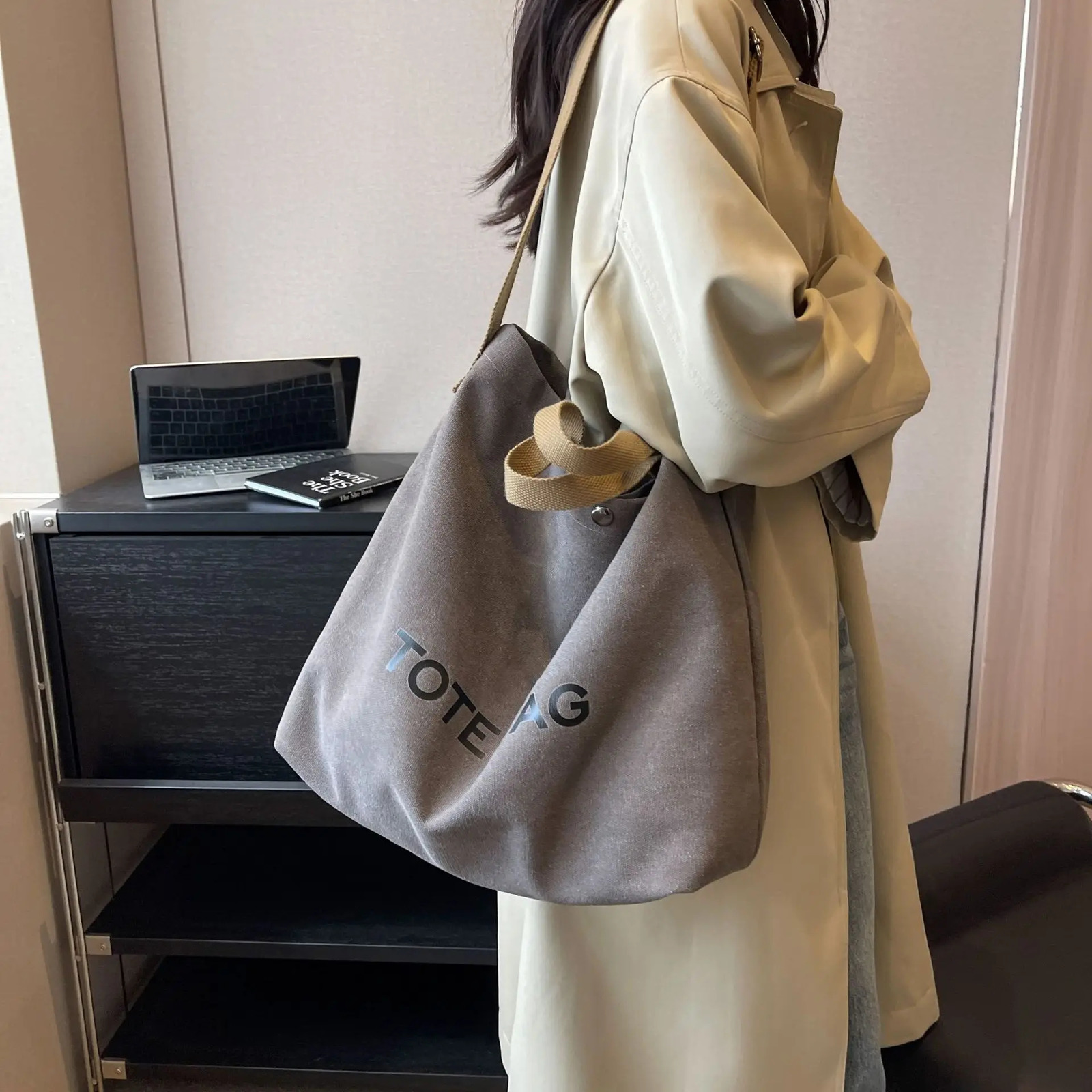 Thickened Canvas Retro Tote Bag Premium Sense Handbags Commuter Bag Large Capacity Student Shoulder Bags for Women 260428