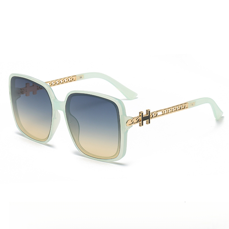 2026 Luxury Brand Designer Women's Sunglasses New Style High Level Accessories UV Isolation Big Head Friendly Slim Eyeglasses Wholesale