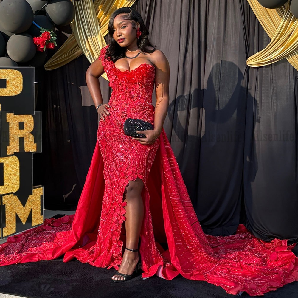 Glitter Red Prom Dresses With Train 2026 Black Girls Beading Formal Party Crystals Sequins Evening Party Gowns