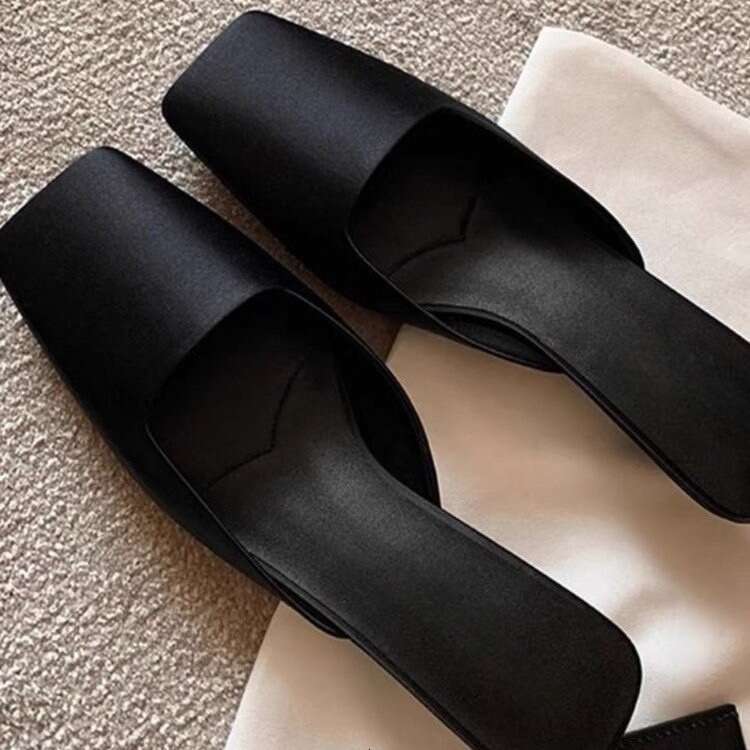 French-style cloth bread-shaped half-toed slippers for women, new style, for outdoor use, square toe, stylish, three-peak heel, Mule sandal for women