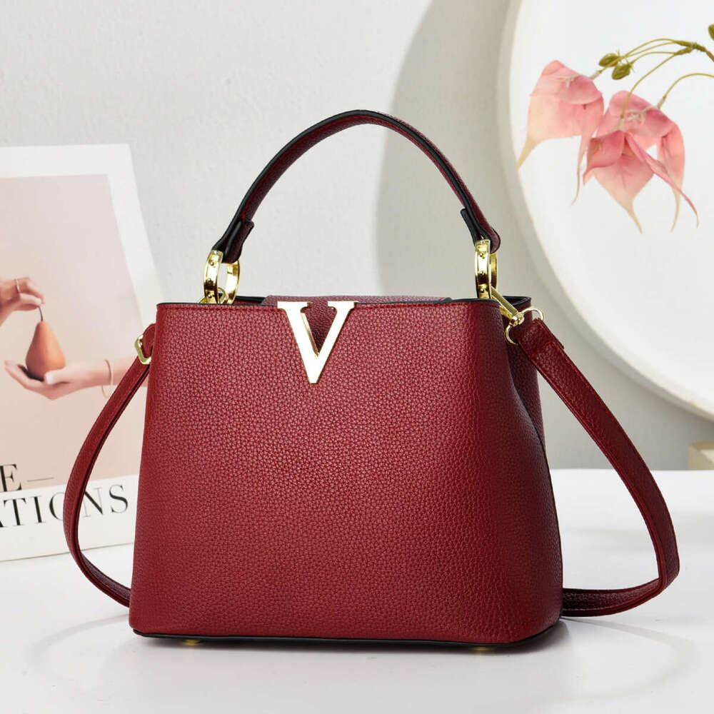 High-End Ladies' Handbag New Model, Commuter Style, Elegant Women's Crossbody, Light Luxury Handbag, Small Bag, Trendy And Stylish