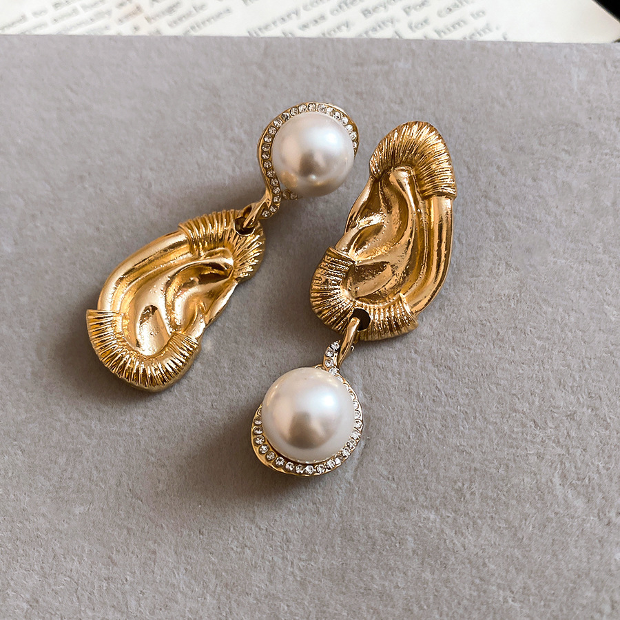 Vintage gold Ear-Shaped Pearl Pendant earrings for Women, Light Luxury, High-End Retro Earrings - view 8
